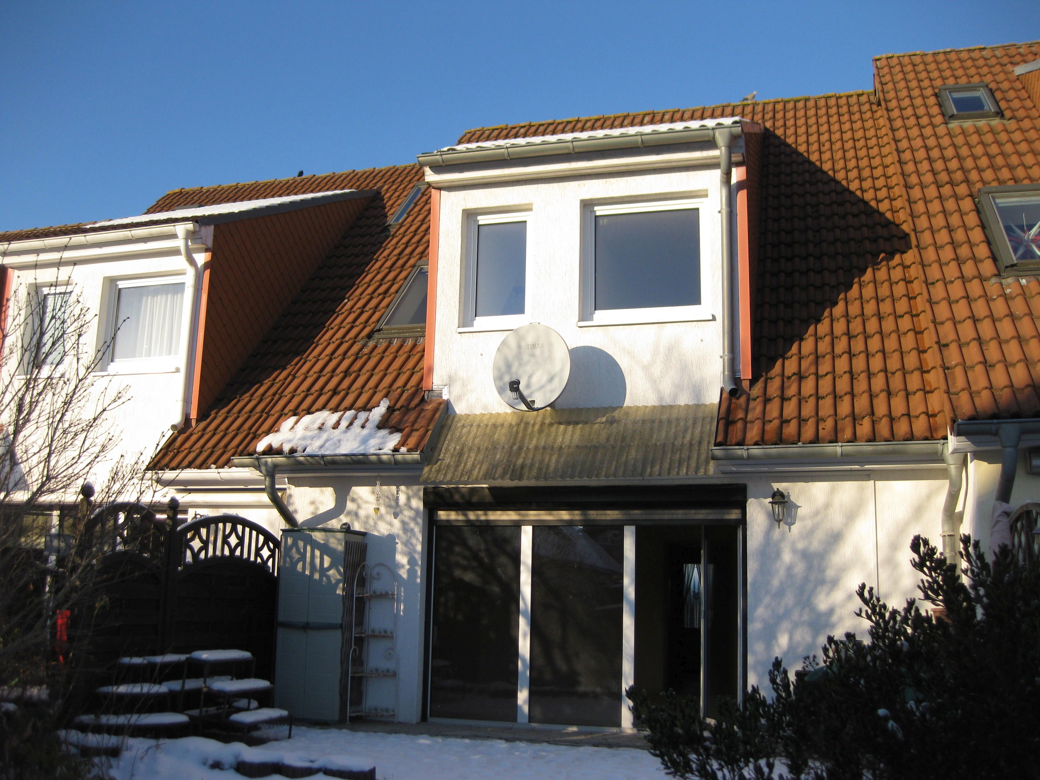 *VERKAUFT* Insel Rügen Bergen - solides RMH mit sonniger Terrasse, 4 Zimmer, Gartenanteil & Carport